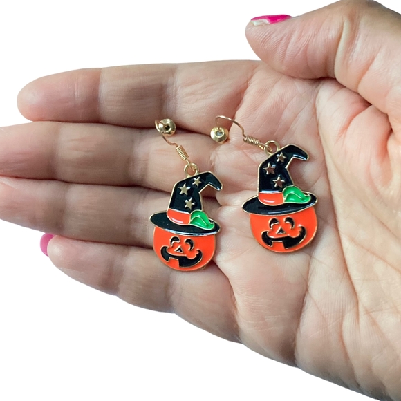 BNWT Halloween Pumpkin with Witch Hat Earrings - Festive and Spooky Chic - Picture 4 of 5